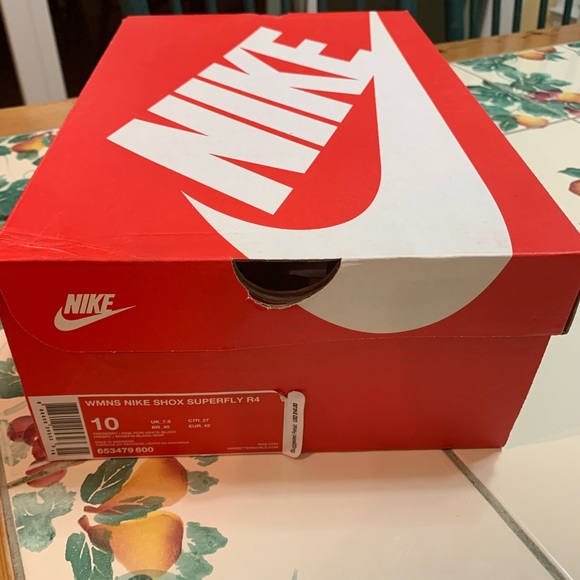 New in box NIB size 10 Nike Women’s SHOX Superfly R4 pink running sneakers shoes - Picture 4 of 4